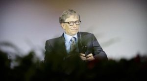 Bill Gates, Omicron varyantının biteceği tarihi açıkladı