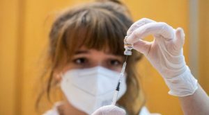 'İki doz Sinovac ve bir doz BioNTech aşısı Omicron'a karşı yeterli değil'