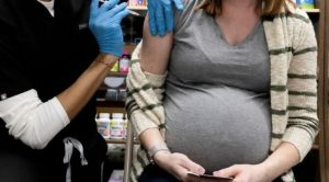 'Hamileyken aşı olmayanın düşük yapma riski daha yüksek'